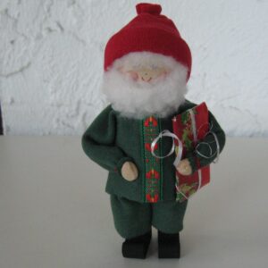Green tomte with present 5.5" tall Butticki of Sweden