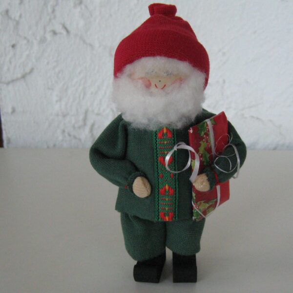 Green tomte with present 5.5" tall Butticki of Sweden