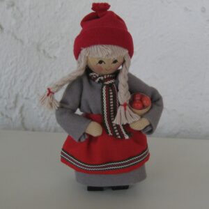Lady Tomte with bowl of lingon, 6", Butticki of Sweden
