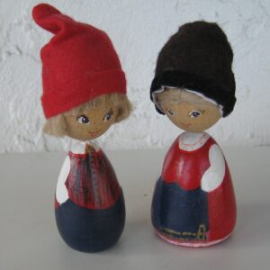 Handpainted doll pair in folkdress of Toarp, Vastergotland, 5" tall, 1 LEFT IN STOCK