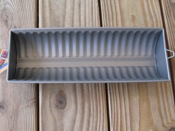 almond cake pan: non -stick finish