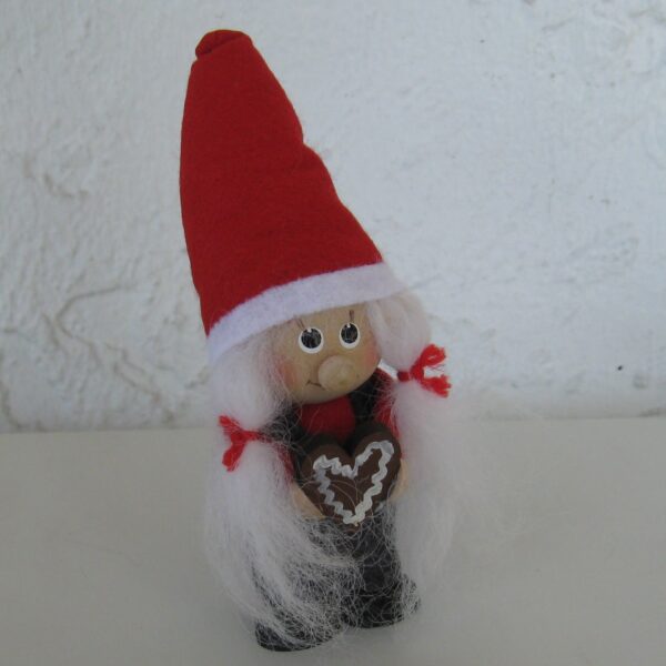 Lady with pepparkaka heart 5.5"  Made in Sweden