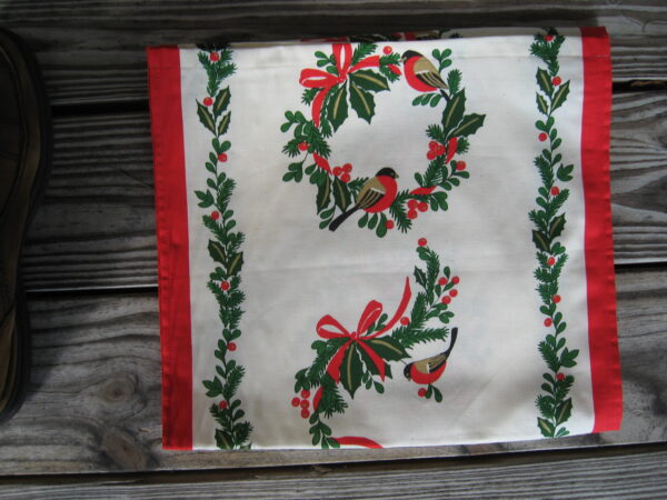 Christmas runner 100% cotton 48" "birds & wreath" Finland