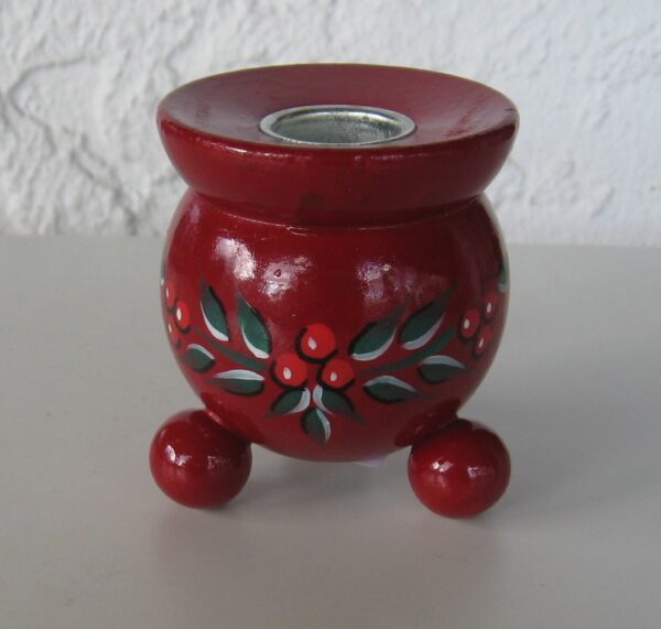 Red ball candle holder w/lingonberries design Made in Sweden