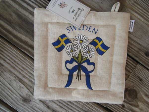 "Swedish Flags" pot holder 8.5" x 8.5" 55% linen 45% cotton Made in Sweden