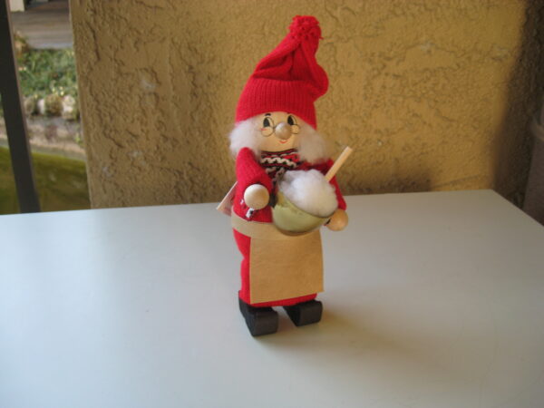 Tomte lady w/porridge  8"  Ljungströms of Sweden