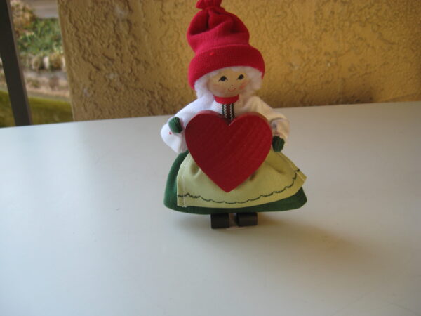 Tomte girl w/heart 6   Sweden